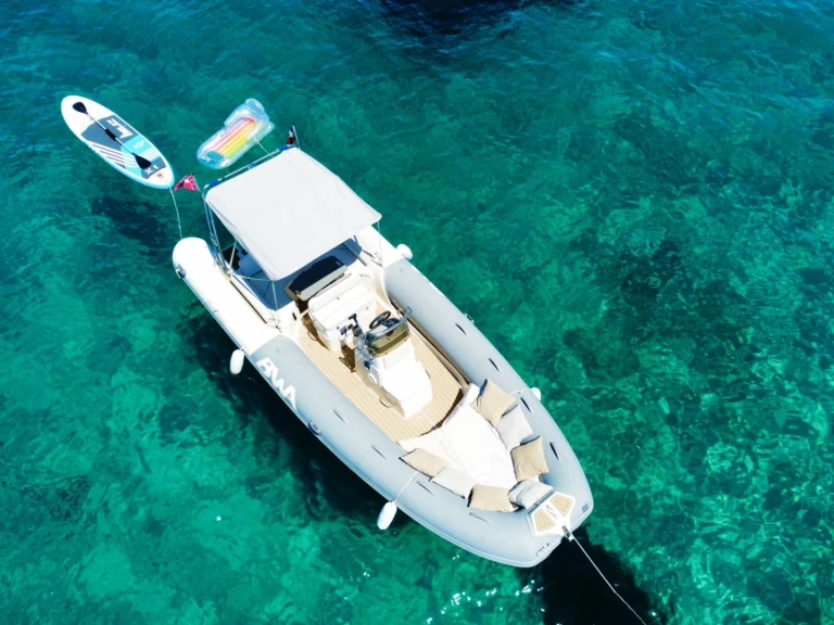 Bareboat Rental Motorboat Bwa with a boat licence