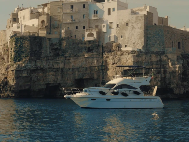 Bareboat Rental Motorboat ASTINOR with a boat licence