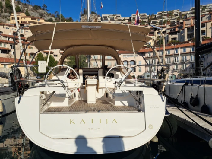 Sailboat for rent Arzon at the best price