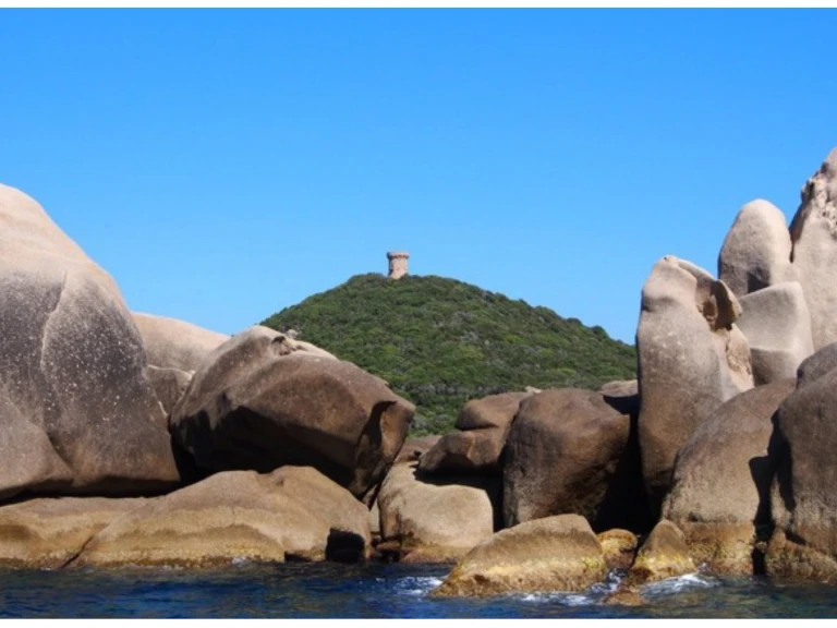 Rent a Fountaine Pajot Louisiane Ajaccio