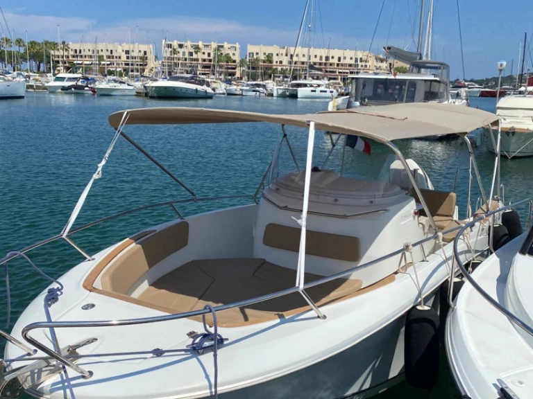 Yacht charter Saint-Tropez cheap Cap Camarat 7.5 Open