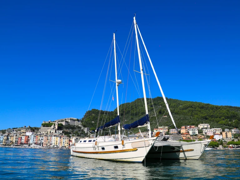 Yacht charter La Spezia cheap Tiki 38