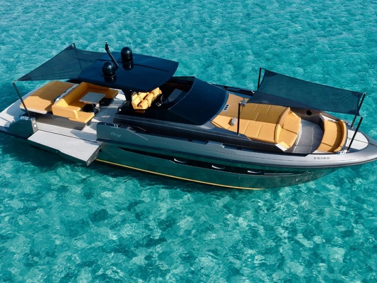 Bareboat Rental Motorboat DAYTONA 50 with a boat licence