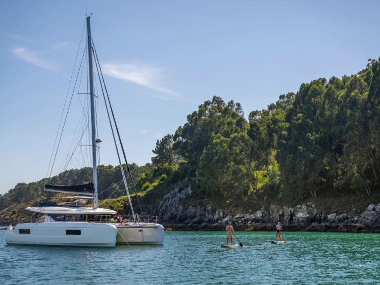 Yacht charter Eden Island cheap Lagoon 43