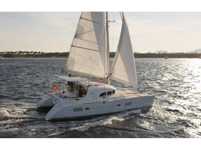 Catamaran for rent Hyères at the best price