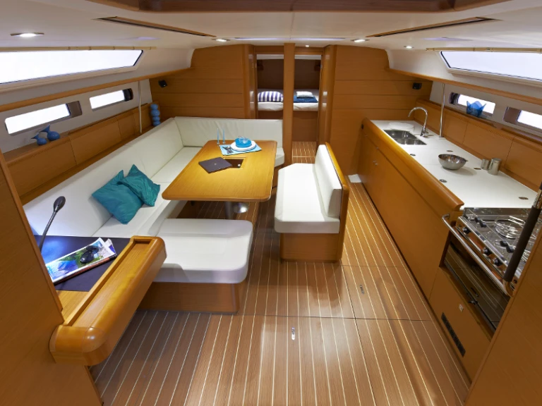 Sailboat for rent Road Town at the best price