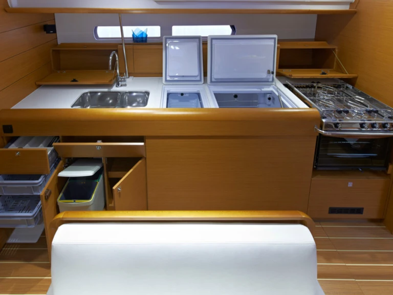 Jeanneau Sun Odyssey 479 in Road Town on SamBoat