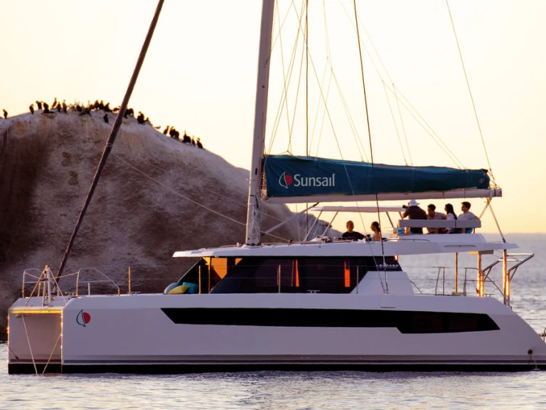 Boat rental  Sunsail 424/4/4 in Road Town on Samboat