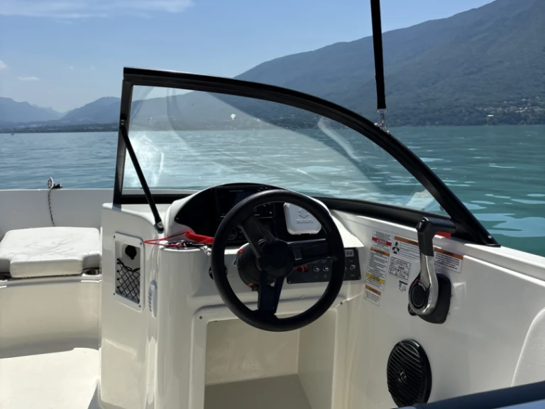 Rent a Bayliner Element E7 Aix-les-Bains
