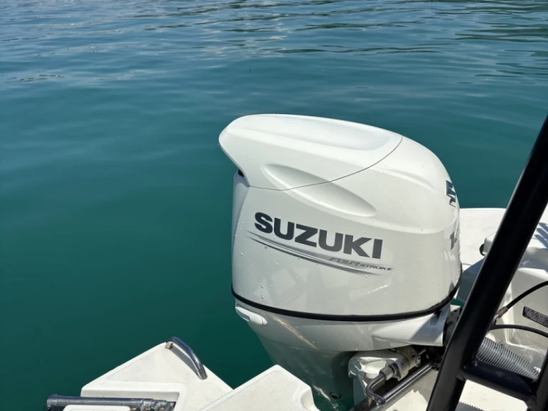 Yacht charter Aix-les-Bains cheap Element E7