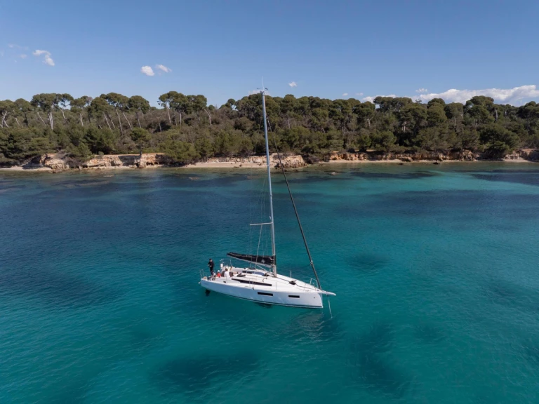 Rent a Jeanneau Sun Odyssey 350 Road Town