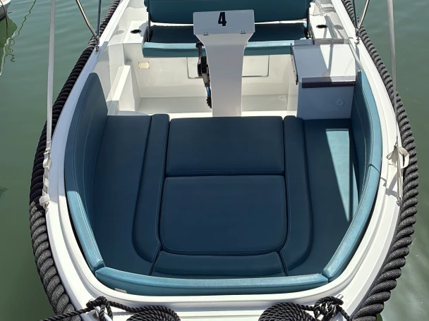 Polyester Yacht Tifón 500 charter bareboat or captained in  Cambrils