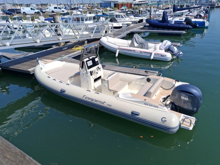 Rent a Capelli Tempest 700 Royan