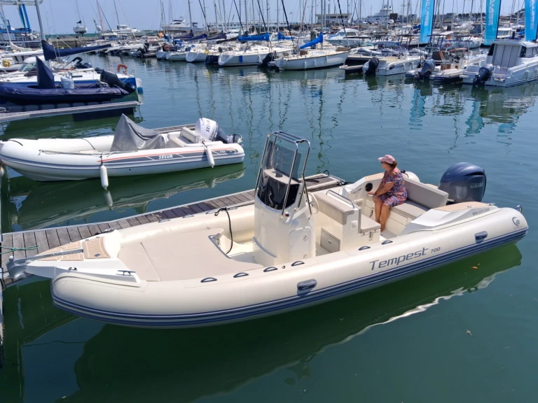 Yacht charter Royan cheap Tempest 700