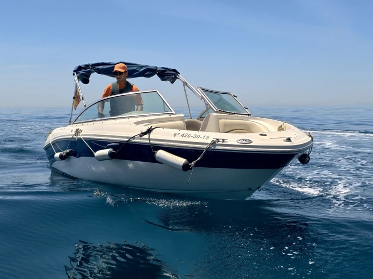Motorboat rental in Marbella - Sea Ray Sea Ray 200 Select