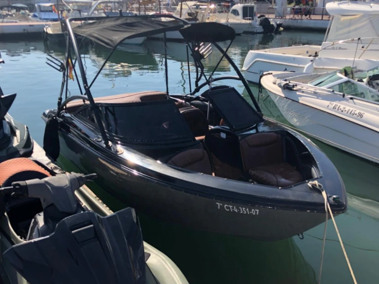 Rent a Monterey 180 Marbella