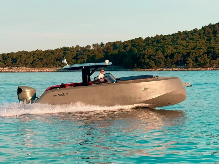 Bareboat Rental Motorboat Phantom yachts with a boat licence