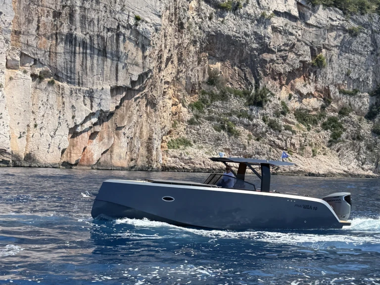 Boat rental Phantom yachts Phantom 10.0 TT in Split on Samboat