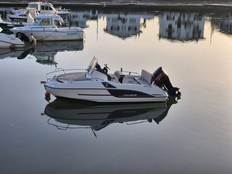 Yacht charter Saint-Jean-de-Luz cheap Flyer 5.5 SUNdeck