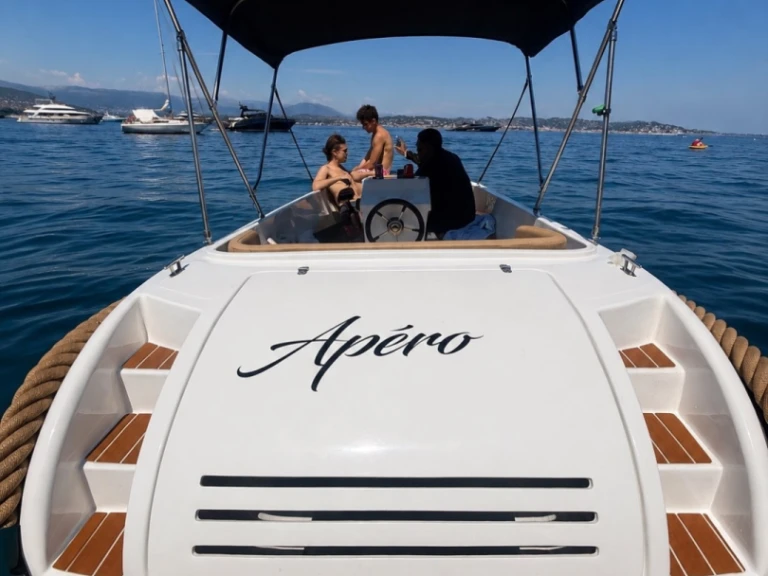 Motorboat for rent Mandelieu-la-Napoule at the best price