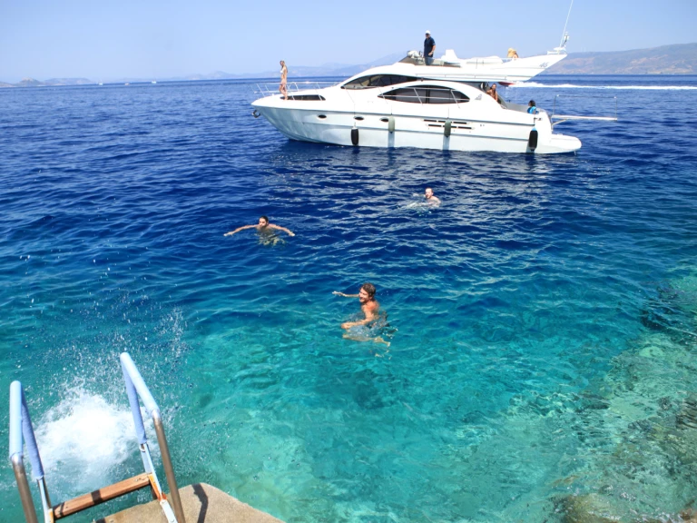 Rent a Azimut Azimut 46 Fly Alimos Marina