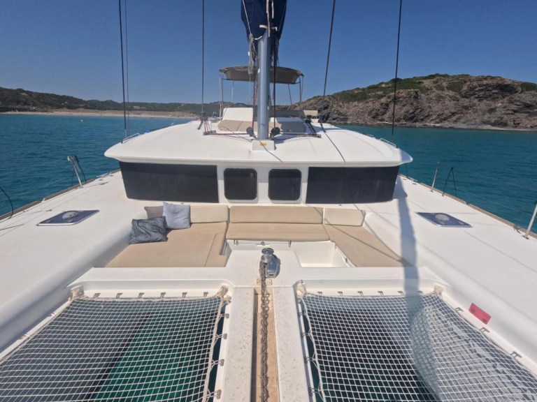 Yacht charter Mahón cheap Lagoon 450