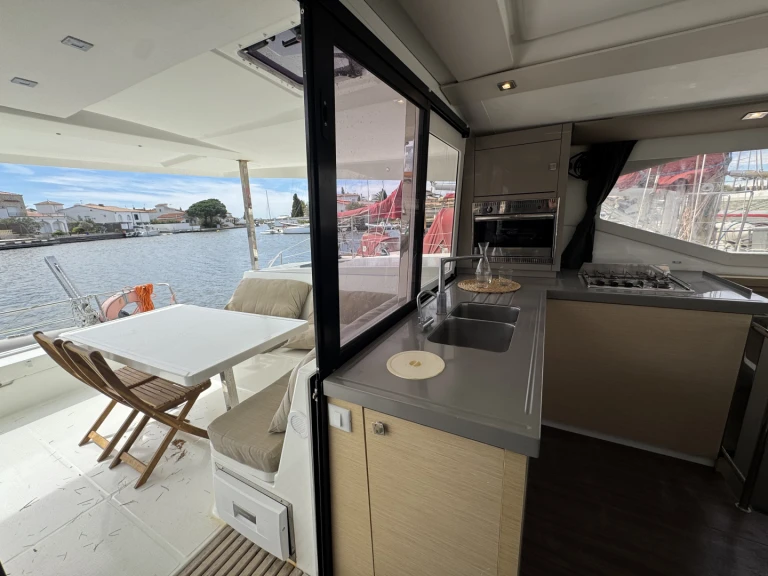 Yacht charter Roses cheap Lucia 40