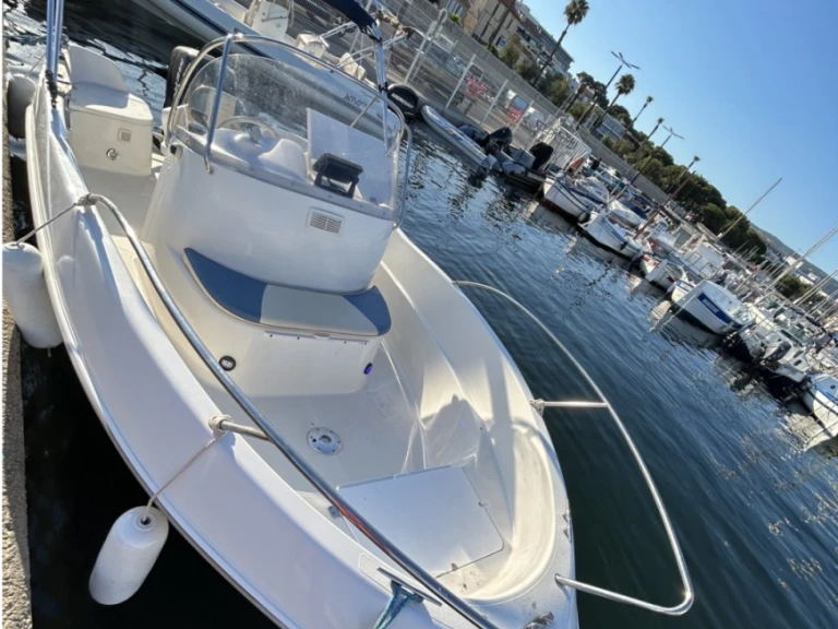 Boat rental Mercury Sunshine in La Ciotat on Samboat