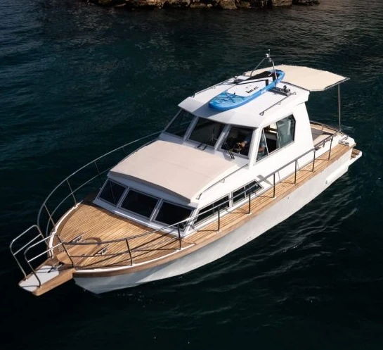 Bareboat Rental Motorboat Castelo with a boat licence