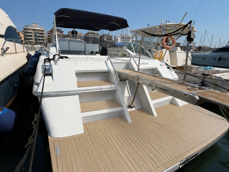Motorboat rental with or without captain Mochi Craft Nettuno