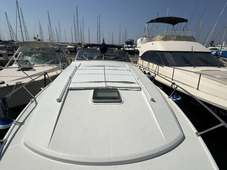 Bareboat Rental Motorboat Mochi Craft with a boat licence