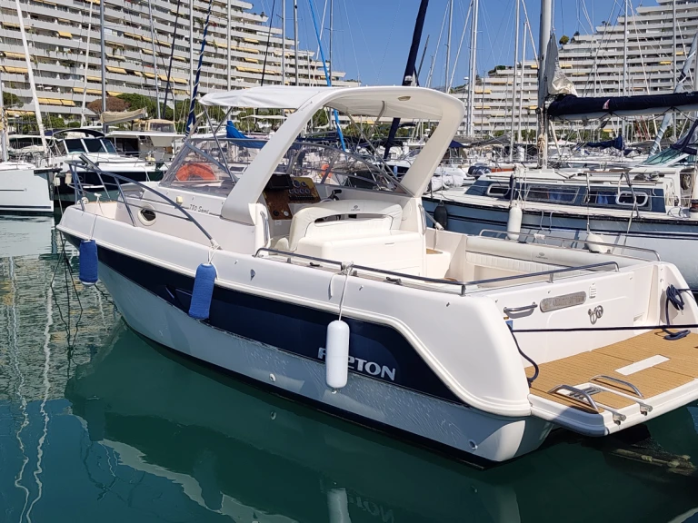 Boat rental Faeton Faeton 780 Sport in Villeneuve-Loubet on Samboat