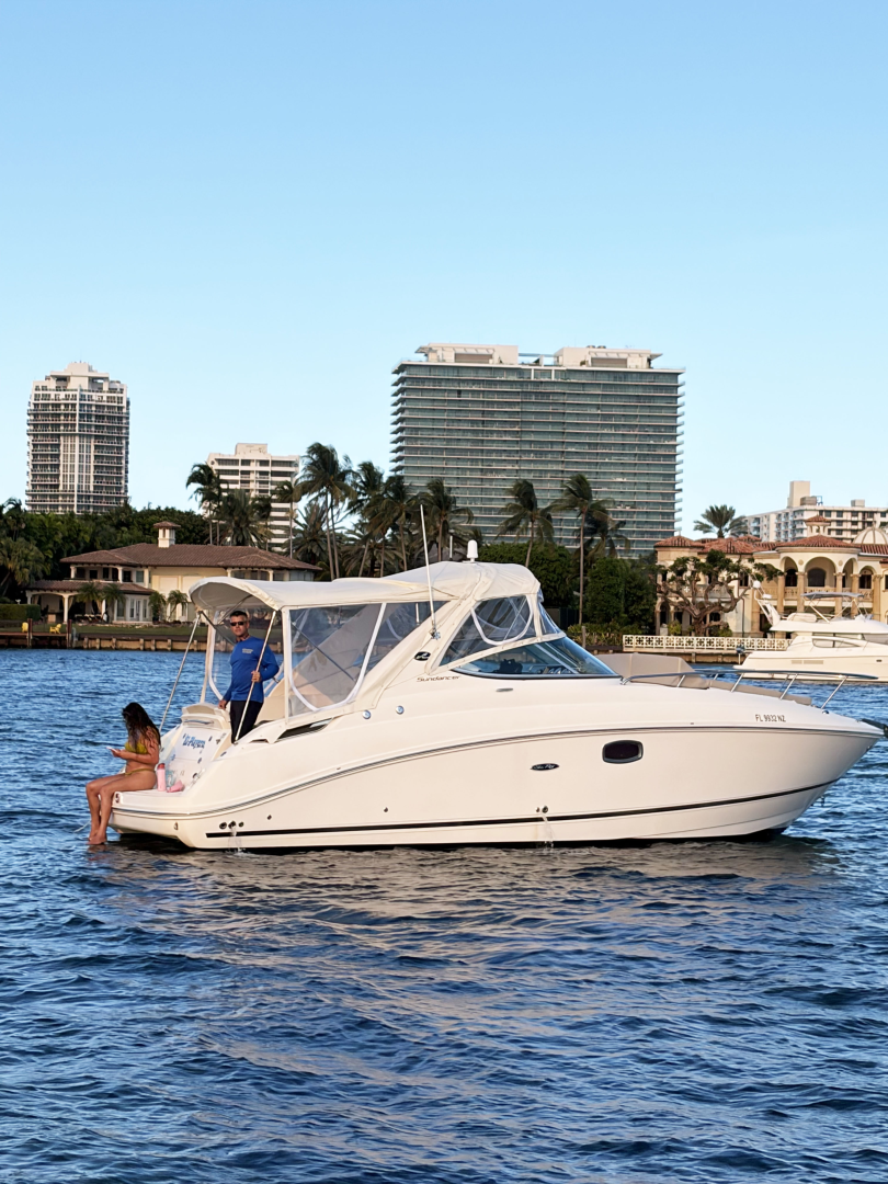 Motorboat rental with or without captain Sea Ray Miami