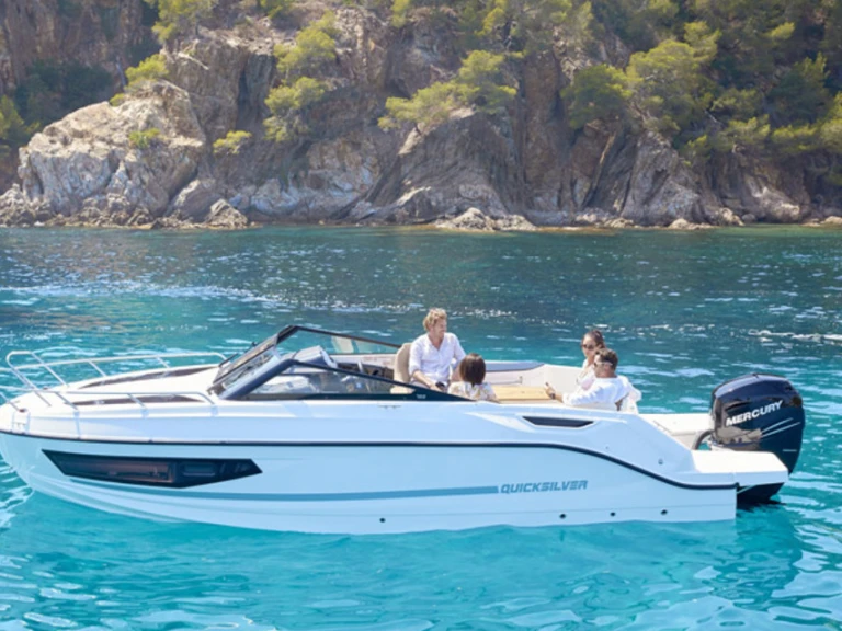 Motorboat rental in Hyères - Quicksilver Activ 755 Cruiser