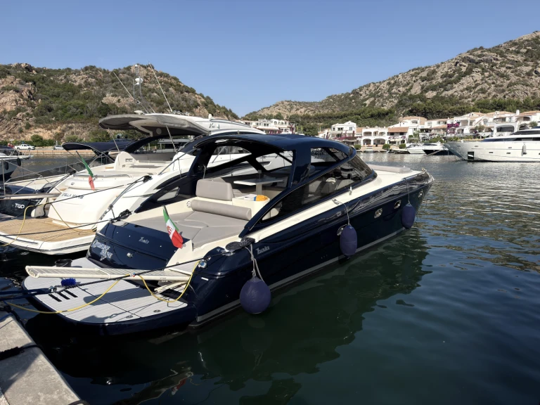 Motorboat rental with or without captain Baia Poltu Quatu