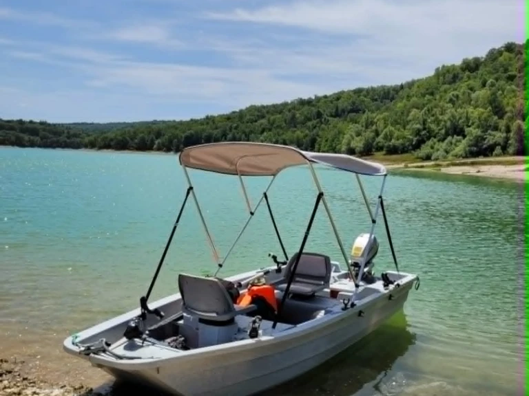 Bareboat Rental Motorboat Silurine with a boat licence
