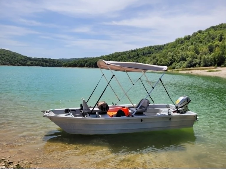 Motorboat for rent La Tour-du-Meix at the best price