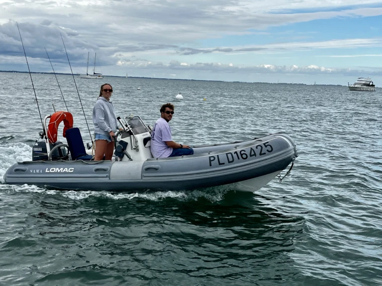 Yacht charter Quiberon cheap Lomac 460 Club