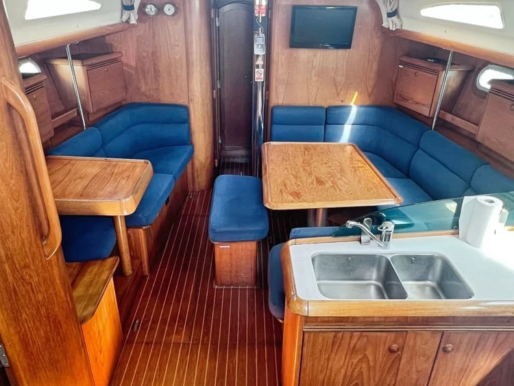 Boat rental Jeanneau Sun Odyssey 43 in Nice on Samboat