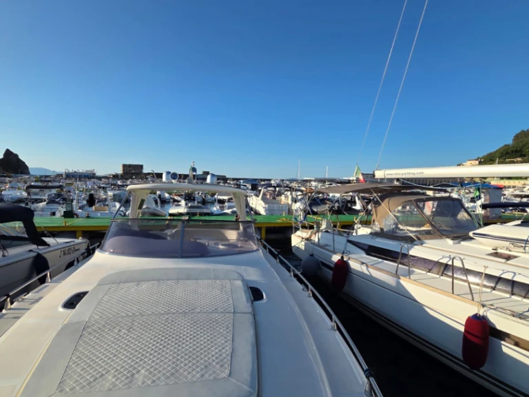 Yacht charter Naples cheap Mano Marine 38.50