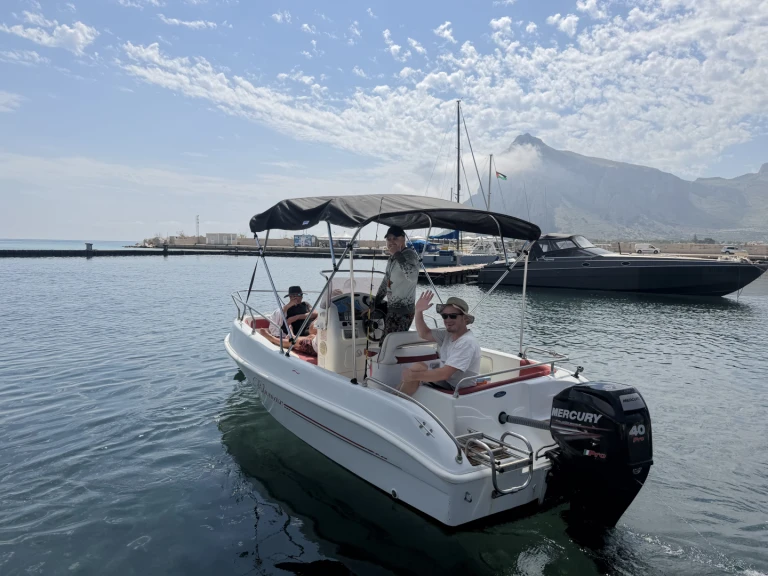 Motorboat for rent San Vito Lo Capo at the best price
