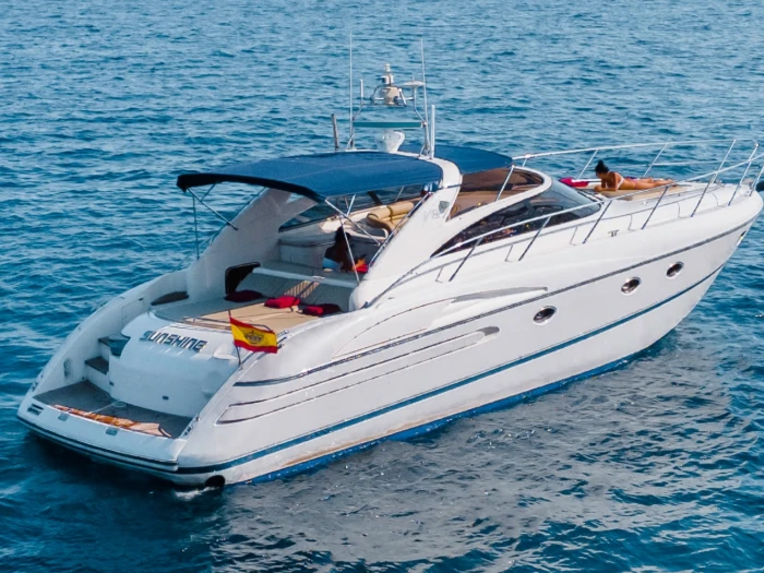 Bareboat Rental Motorboat Princess with a boat licence