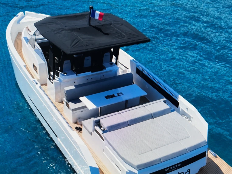 Boat rental De Antonio D32 in Bandol on Samboat