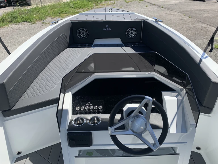 Boat rental Valory V620 in Annecy on Samboat