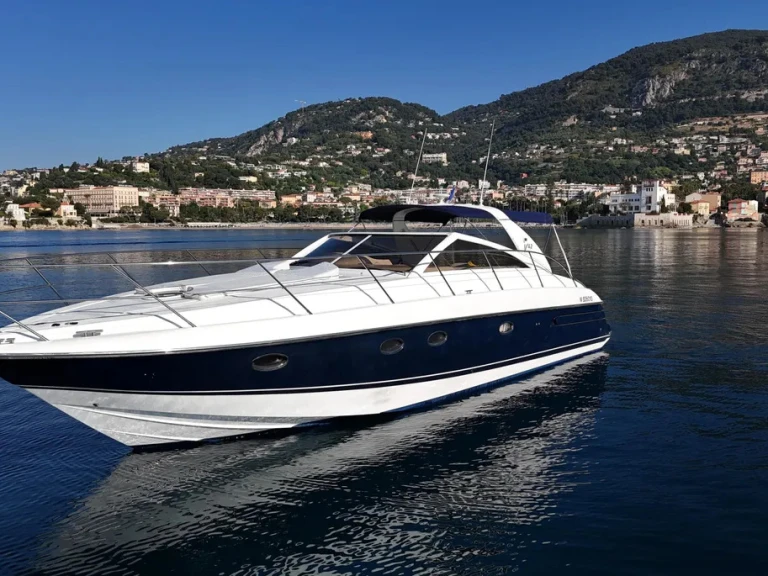 Boat rental Princess Princess V42 in Beaulieu-sur-Mer on Samboat