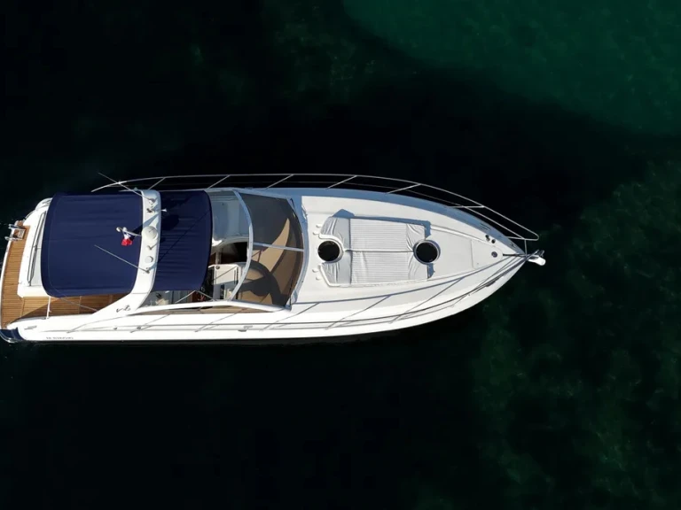 Bareboat Rental Motorboat Princess with a boat licence