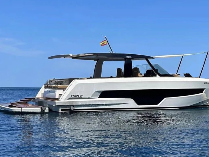 Motorboat for rent Ibiza Town at the best price