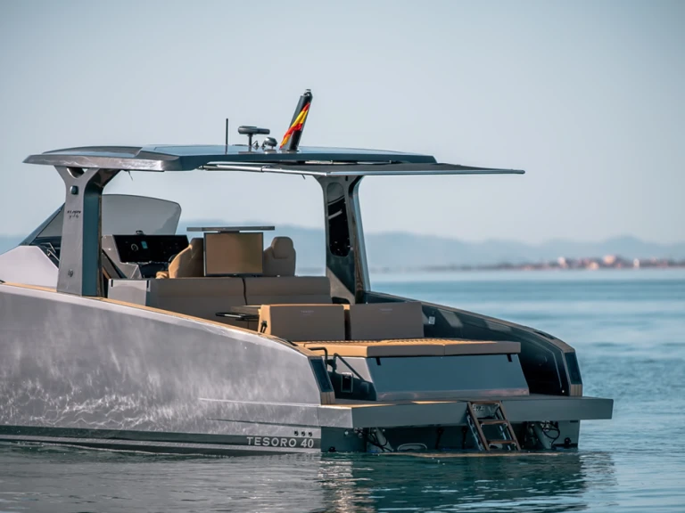 Bareboat Rental Motorboat Tesoro with a boat licence