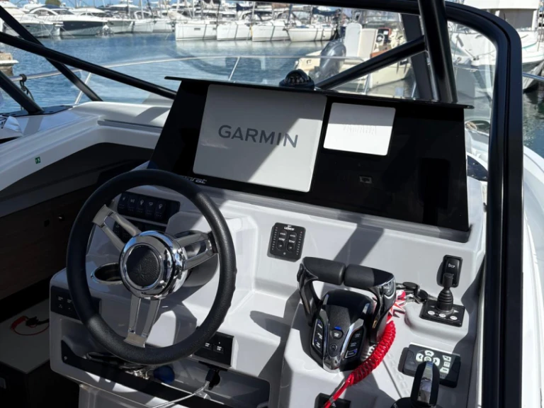 Motorboat for rent Golfe-Juan at the best price