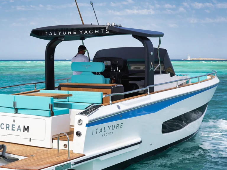 Bareboat Rental Motorboat italyure with a boat licence
